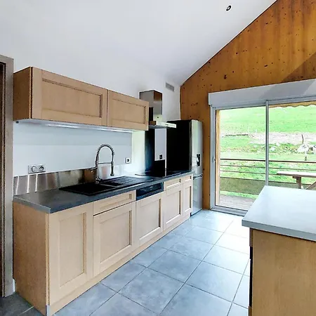 3 Bedroom Gorgeous In Apartment Gerbamont