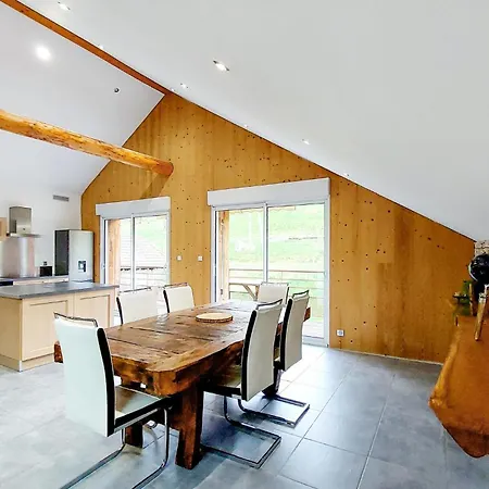 Apartment 3 Bedroom Gorgeous In