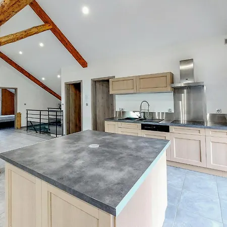 3 Bedroom Gorgeous In Apartment Gerbamont